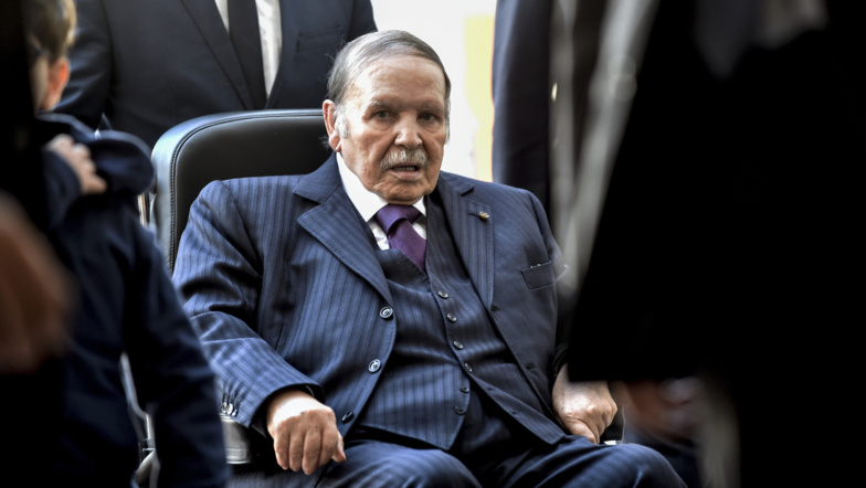 Le président algérien Abdelaziz Bouteflika, le 23 novembre 2017 à Alger, lors d'élections locales. - Ryad Kramdi - AFP