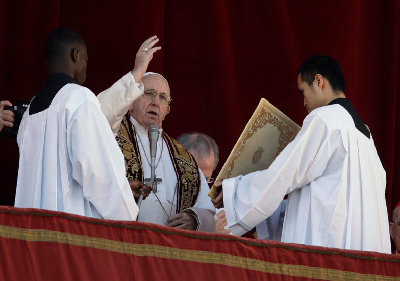 Covid-19 : le pape François appelle à "ne pas céder à la peur" à la veille de Pâques