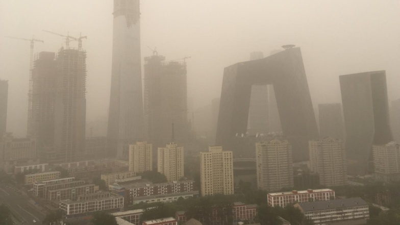 Tempête de sable et pollution: cocktail suffocant à Pékin