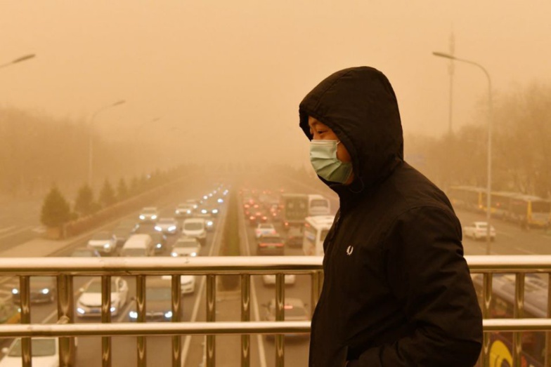 Tempête de sable et pollution: cocktail suffocant à Pékin