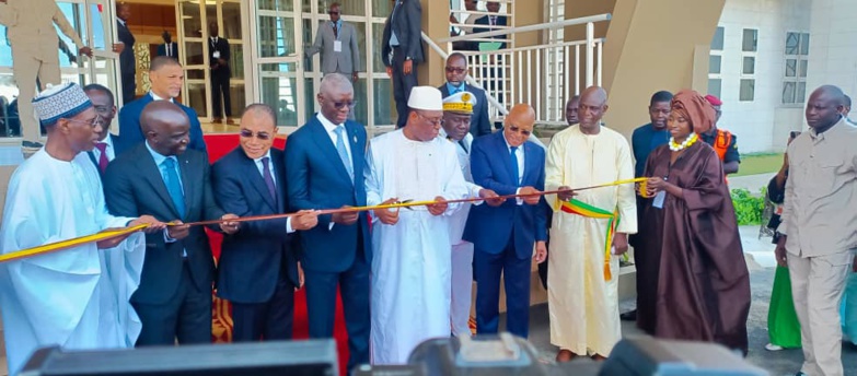 Direct - Saint-Louis : Macky SALL inaugure l'agence Auxiliaire de la Bceao (photos)