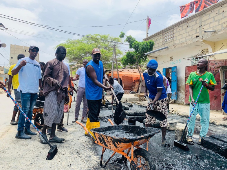 Journée de Nettoiement à Pikine Sor Daga : Une mobilisation exemplaire des Jeunes et des pensionnaires du Daara Serigne Mor Diop.