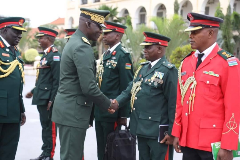 Dakar et Banjul veulent renforcer leur coopération militaire