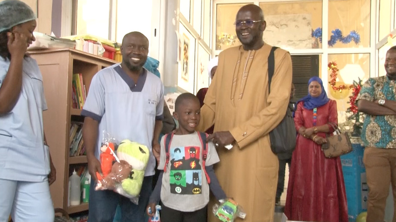 CHR de Saint-Louis : Wallu Ndar apporte le sourire aux enfants hospitalisés