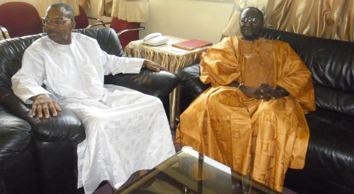 Papa Sékou SONKO avec le recteur Baydallayke à la cérémonie d'hommages organisée à son honneur, le 28 octobre 2014.