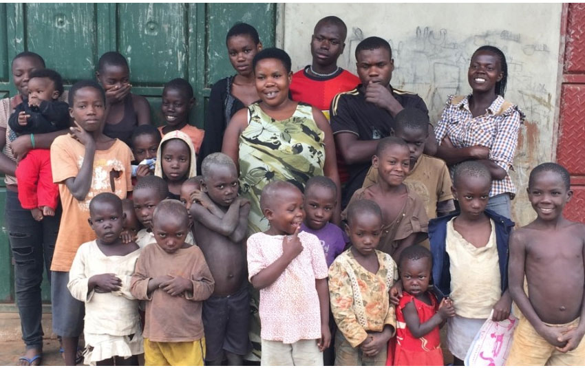 A 39 ans, cette femme a 38 enfants dont 6 jumeaux, 4 triplés et 5 quadruplés (photos)