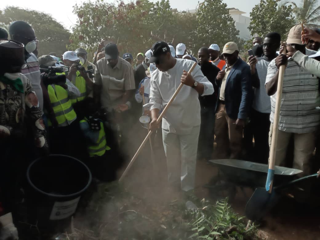 Lancement de la journée nationale de nettoiement : Le président Macky Sall donne le premier coup de balai à Mermoz