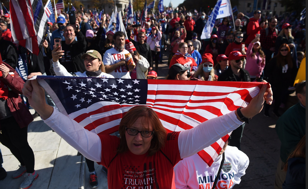 “Stoppez le vol”, “quatre ans de plus”: des pro-Trump manifestent à Washington