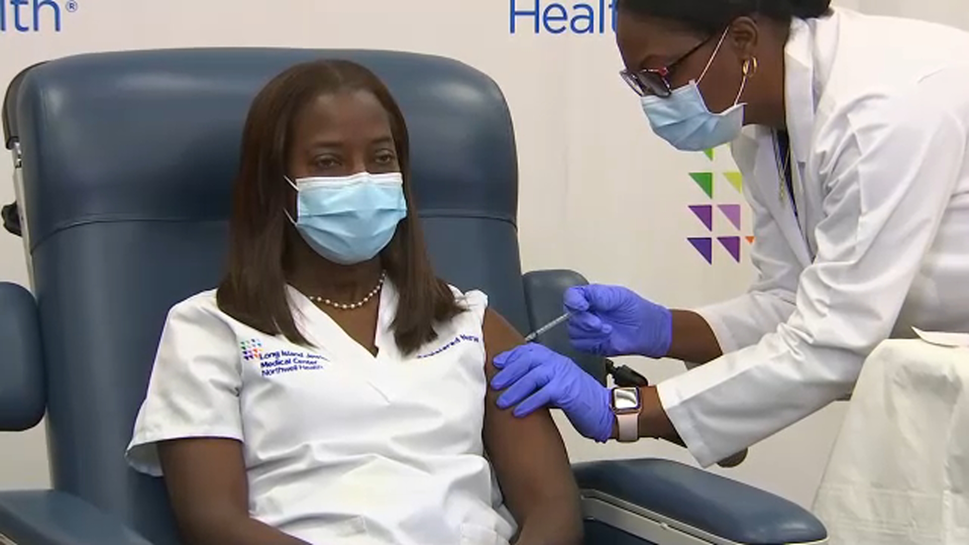 Coronavirus : Voici la première femme noire qui a accepté de se faire vacciner