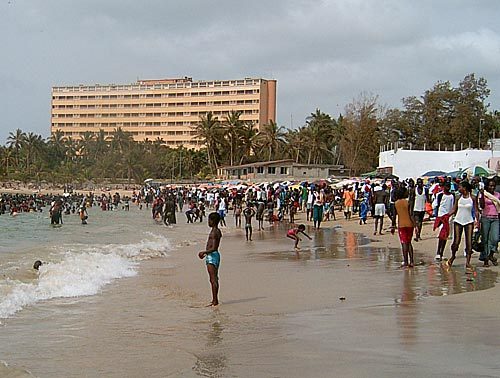 Ruée vers les "plages de la mort" malgré les noyades