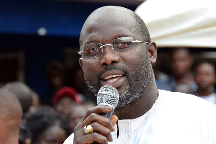 George Weah explique les putschs par le tripatouillage constitutionnel