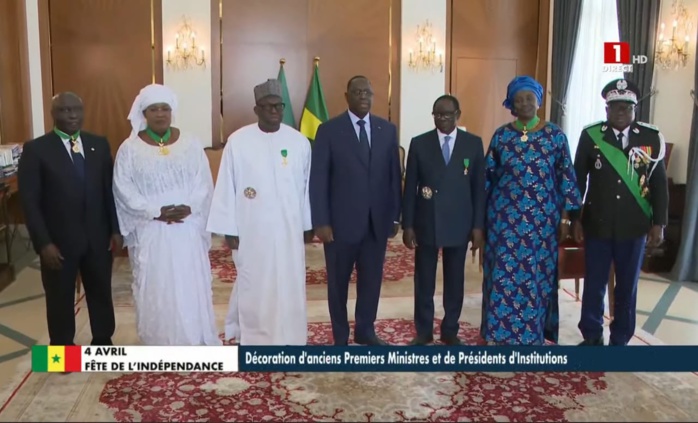 Moustapha Niass, Pape Diop, Idrissa Seck, Aminata M. Ndiaye et Aminata Touré décorés par Macky Sall