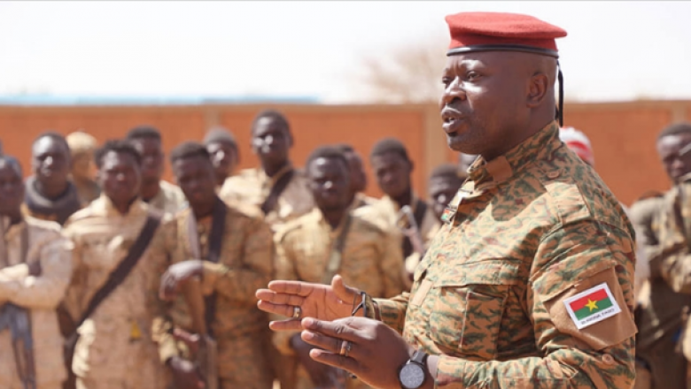 Burkina : le bilan de l'attaque de Seytenga passe à 86 morts, le président auprès des rescapés