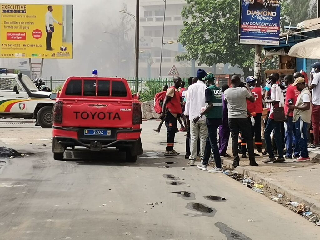 Un jeune garçon tué par les lacrymogènes à Colobane - photos