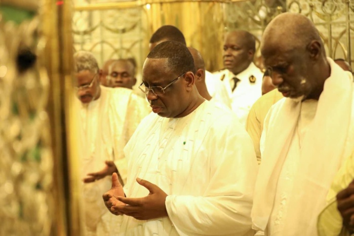 Touba : Après sa visite chez le khalife, Macky Sall s'est recueilli au mausolée de Cheikh Ahmadou Bamba