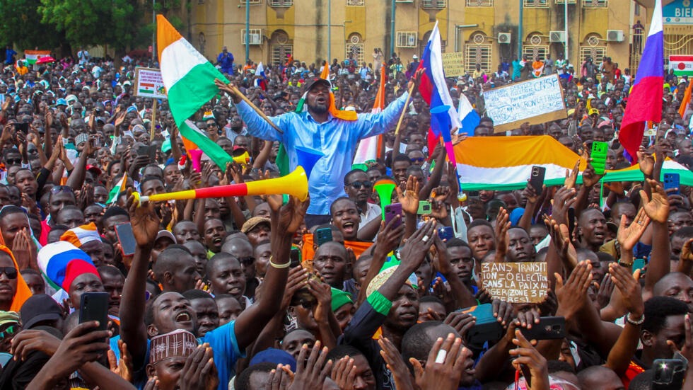 Niger : des milliers de personnes rassemblées à Niamey après un ultimatum à la France