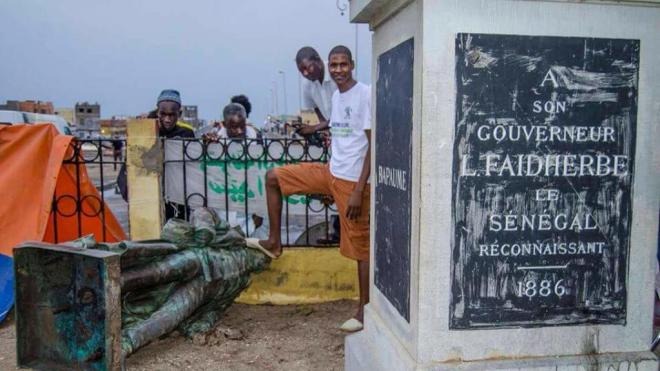 La fièvre contre la France a-t-elle aussi saisi le Sénégal ?