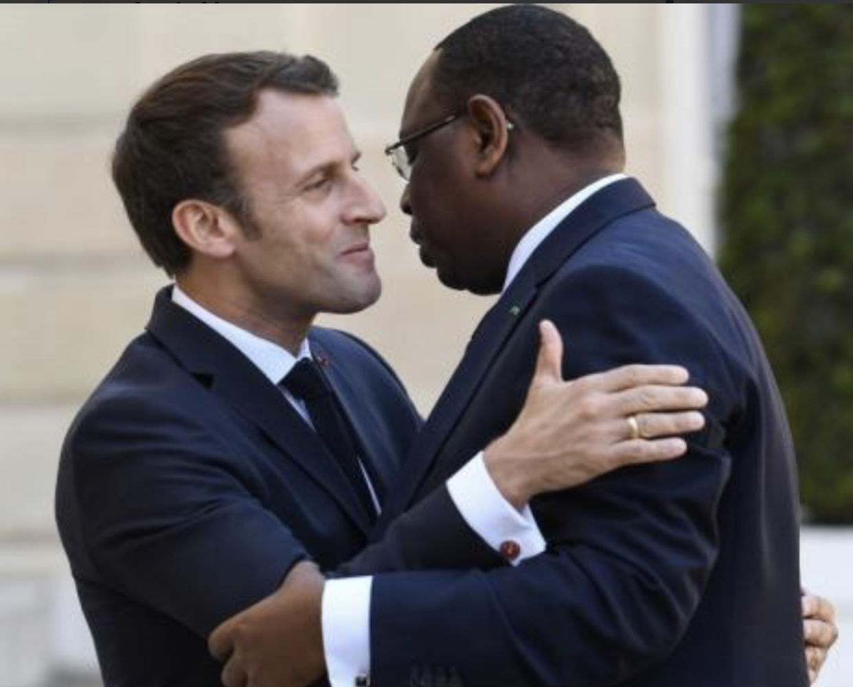 Macron nomme Macky Sall envoyé spécial du 4P, une coalition d'opposition s'insurge