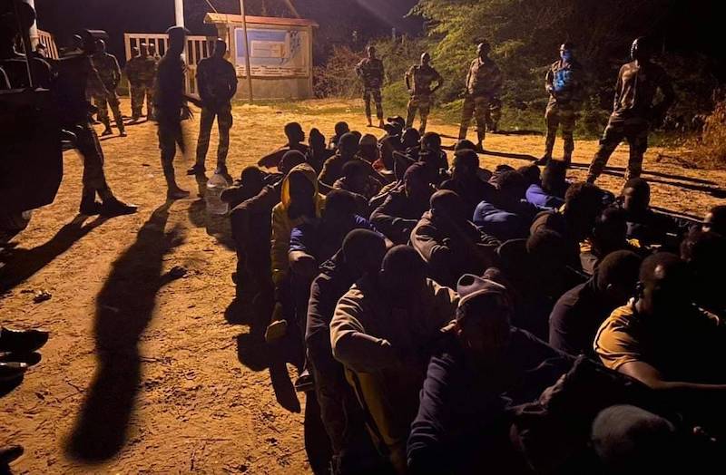 Saint-Louis : 2 embarcations interceptées. 402 migrants débarqués par la Marine 