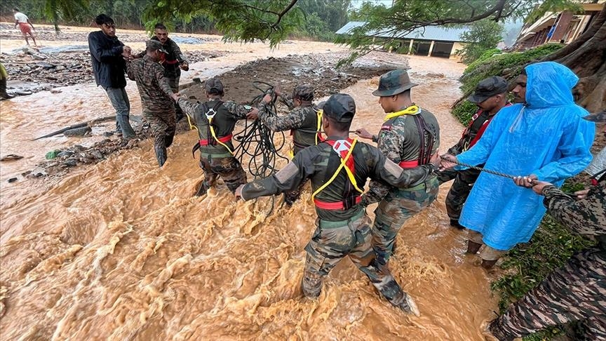 Inde : le bilan des glissements de terrain s'élève à 256 morts