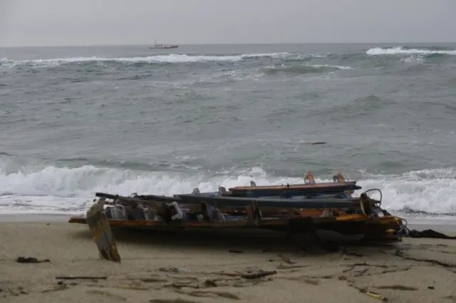 Une pirogue remplie de cadavres découverte au large des Mamelles