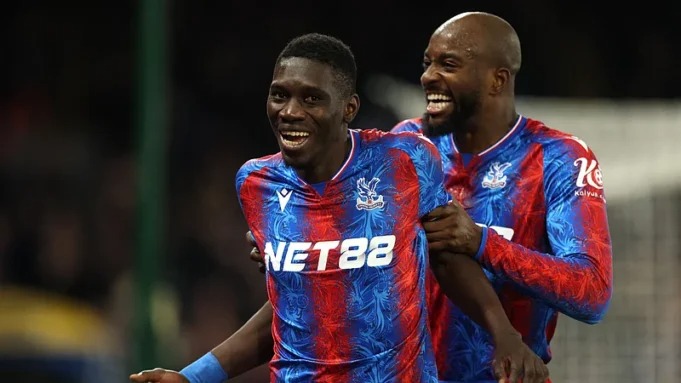 Crystal Palace : Iso SARR brille de mille feux