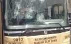 Les marchands ambulants en colère, deux bus de Dakar Dém Dikk saccagés