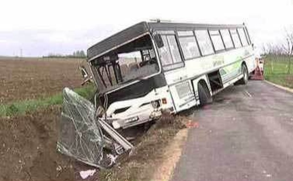 Saint-Louis: Un bus se renverse et fait 2 morts, une vingtaine de blessés.