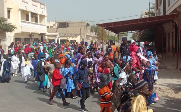 Mardi gras à Saint-Louis : Élèves et enseignants se sont déguisés en tenues traditionnelles, modernes et en supers héros