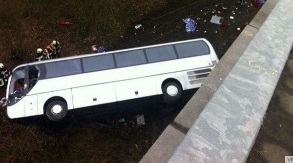 UGB : une caravane se renverse, deux étudiants blessés.