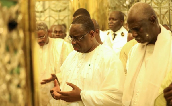 Touba : Après sa visite chez le khalife, Macky Sall s'est recueilli au mausolée de Cheikh Ahmadou Bamba