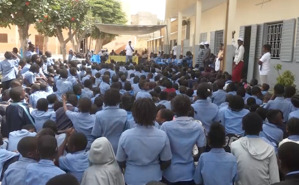 Des écoles propres, un quartier sans ordures : le pari des jeunes de Balacoss