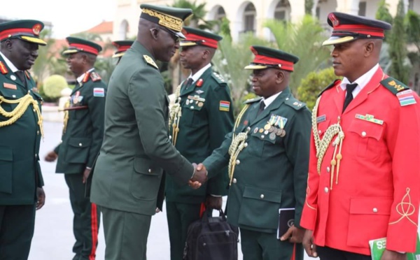 Dakar et Banjul veulent renforcer leur coopération militaire