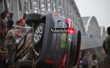 INSOLITE : Un 4X4 tombe à l’entrée du Pont Fadherbe ( photos – vidéo)