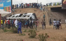 Un bus Tata chute d'un échangeur, plusieurs blessés (provisoire)