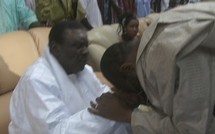 [PHOTOS] Exclusif /  Youssou Ndour est thiantacoune: voici les images de son «diébeulou» devant Cheikh Béthio