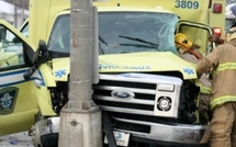 Accident de voiture:  A Ngallèle, une ambulance cogne un poteau électrique