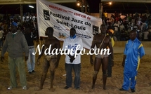 Lutte- Drapeau Festival de Jazz de Saint-Louis: Rass Kass bat Modou Lo et Robert n°2 terasse Forza