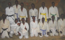 Sports: Karaté : les Karatékas de Saint-Louis profitent de l’expérience du technicien français Sun Sei Kourouma ceinture noire 5ème Dan.