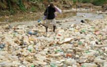 La difficile lutte contre le "péril plastique"