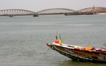 Saint- Louis : Un car rapide dans le fleuve.