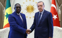 Macky SALL annonce un don de 12 tonnes de matériel médical de la Turquie