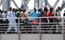 2 rakkas de St-Louis: Dense trafic sur le pont Faidherbe. Regardez