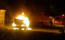 [Vidéo ]:Une voiture prend feu, à Dieuppeul avec à son bord 350 000 Fcfa.