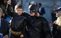 Batman : Barrack Obama félicite un enfant pour avoir sauvé San Francisco (vidéo)