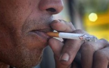 L'Assemblée nationale adopte la loi anti-tabac.