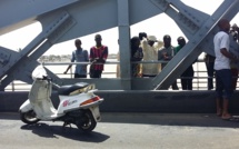 Dernière minute - Accident sur le pont: deux scooters se tamponnent.