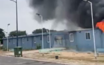 Incendie un village O de l'UGB : les flammes consument un module d'hébergement. 