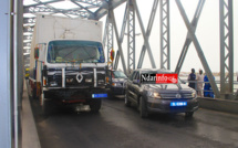 CALVAIRE SUR LE PONT : En panne, un camion frigo bloque la circulation.