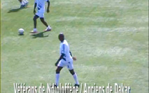 Pendant ce temps, le maire Mansour FAYE joue au Foot-Ball. Regardez !